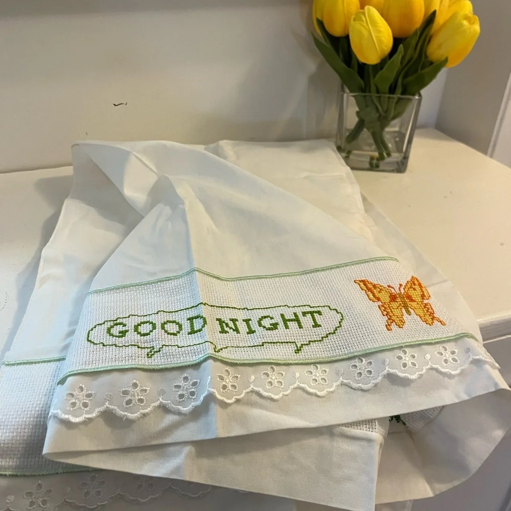 NWOT ANDY & HELEN embroidered flat bedsheet